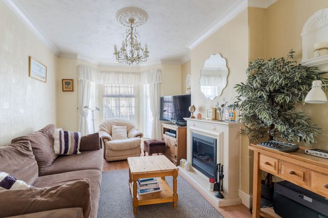 3 Avenue Road, Great Yarmouth photo 3