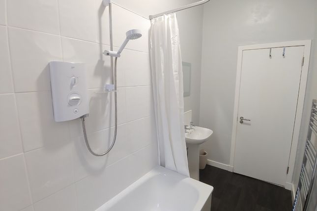 Flat to rent in Clarendon Place, St Georges Cross, Glasgow