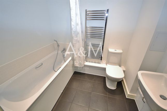 4 Albert House, Reservoir Way, Hainault photo 5