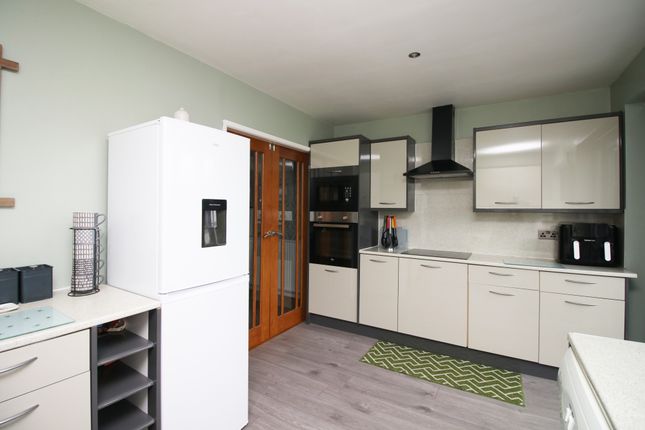 51, Sevenoaks Drive, Thornton-Cleveleys photo 4