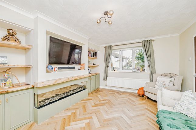 43, Woodstock Gardens, Bridgend photo 3