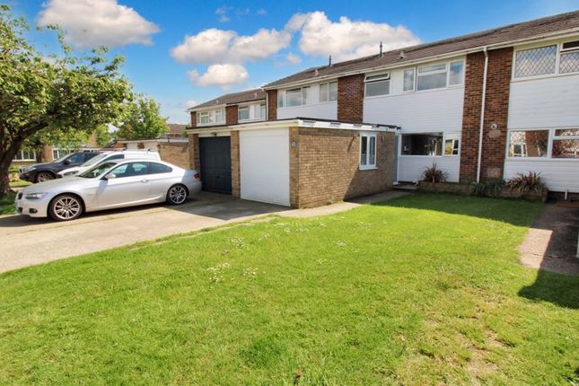 Thumbnail Terraced house for sale in Rose Avenue, Hazlemere, High Wycombe