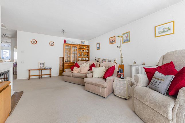 9, Worcester Close, Gravesend photo 3