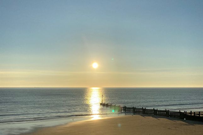 9, Coast Road, Cromer photo 3