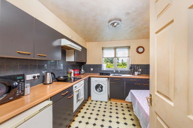 Flat for sale in Campbell Gordon Way, London