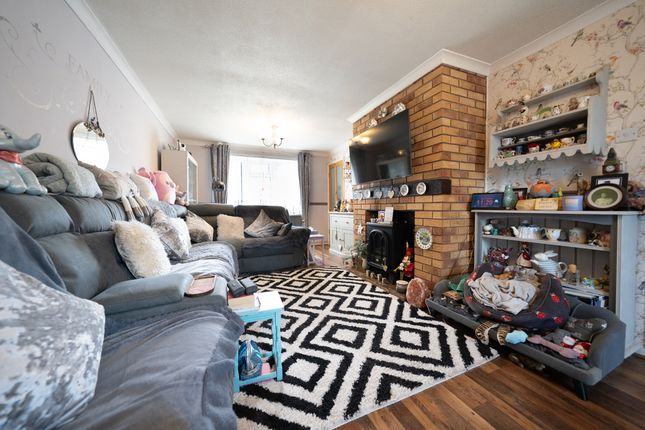 32 Beacon Avenue, Leicester photo 2