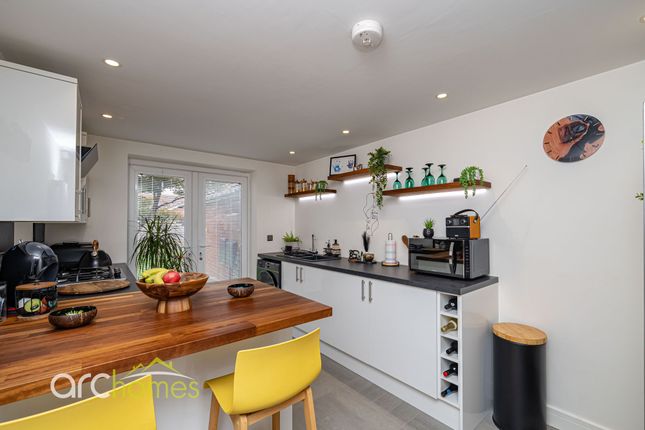 4b Hollins Road, Wigan photo 3