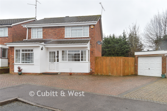23, Cissbury Hill, Crawley photo 2