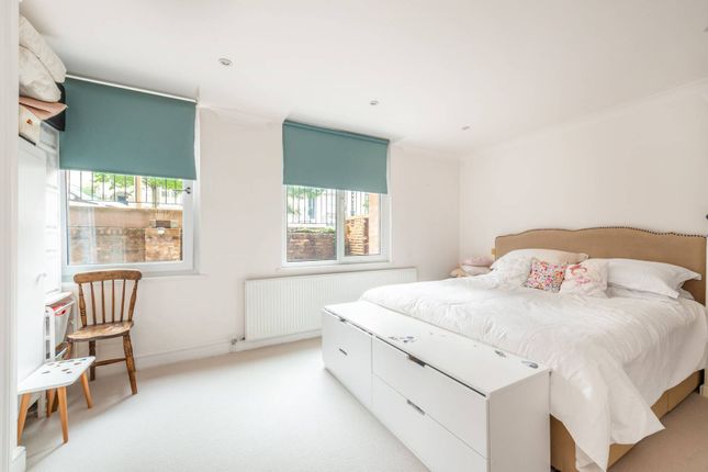 Thumbnail Flat for sale in Chepstow Villas, Notting Hill, London