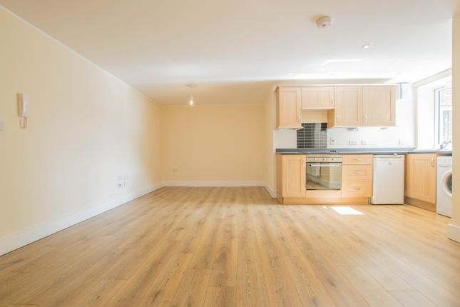 Flat 2, Market Court, 114, High Street, Hoddesdon photo 4