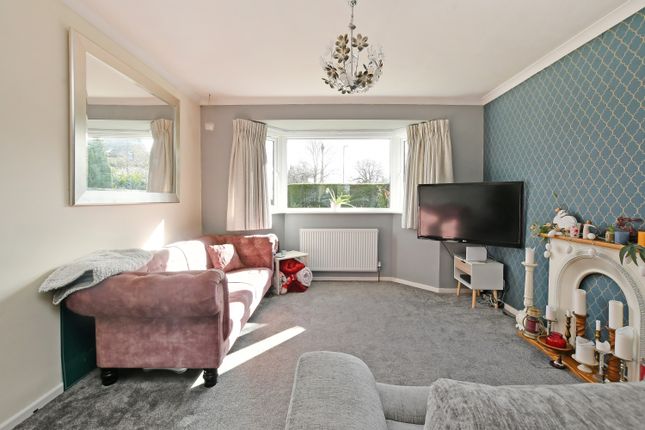 1, Thorpe Avenue, Dronfield photo 2