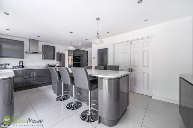 2, Brackenwood Drive, Tadley photo 4