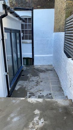 PRV 25/10 25, Mount Terrace, Whitechapel photo 5
