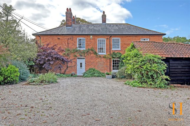 Thumbnail Country house for sale in Heath Road, Ramsden Heath, Billericay, Essex