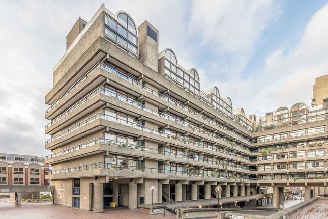 Studio flat on Flat 2, John Trundle Court, Barbican, London, £375,000