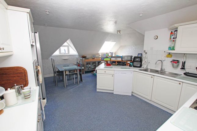 Penthouse, 13 Lea House, Mill Road, Eastbourne photo 4