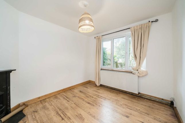 7, Mays Road, Teddington photo 4