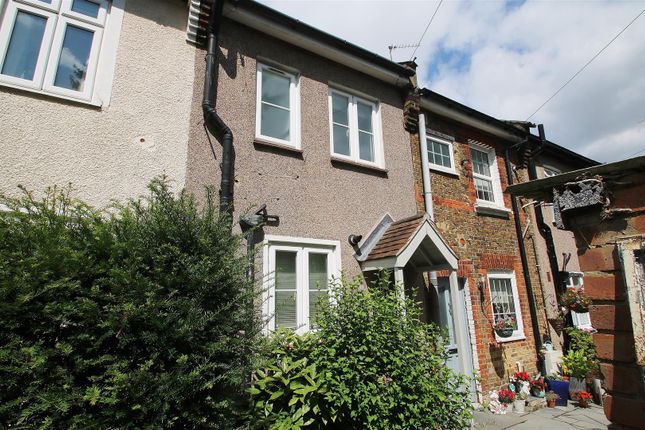 Thumbnail Terraced house to rent in Downs Road, Sutton