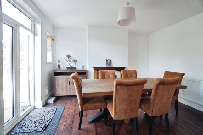 36, Henley Crescent, Westcliff-on-sea photo 4
