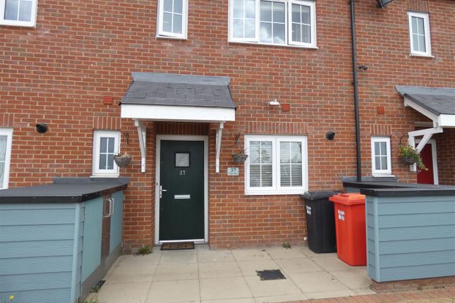 Terraced house to rent in Twist Way, Slough