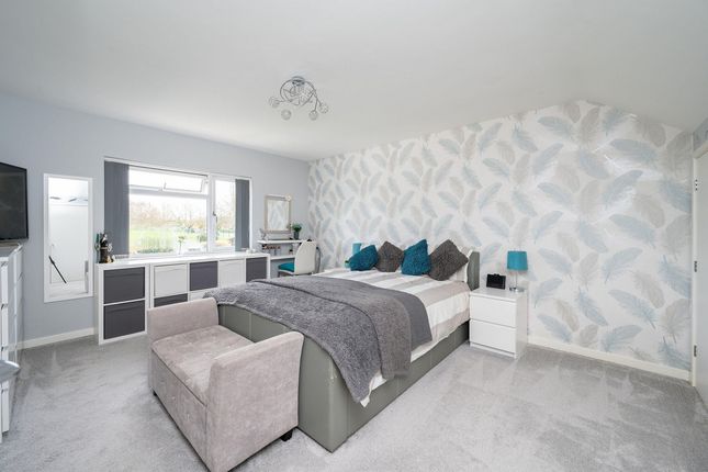 70, Merryfield Drive, Horsham photo 2