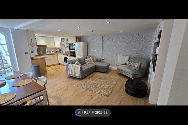 B Upper Lemon Villas, Truro photo 5