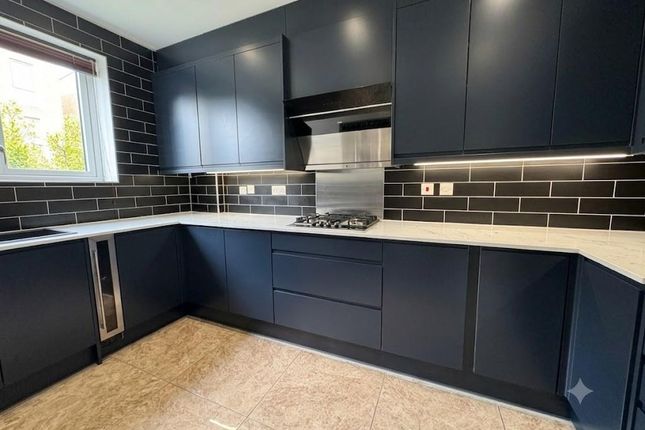 12, Edgecumbe Avenue, NW9, London photo 3