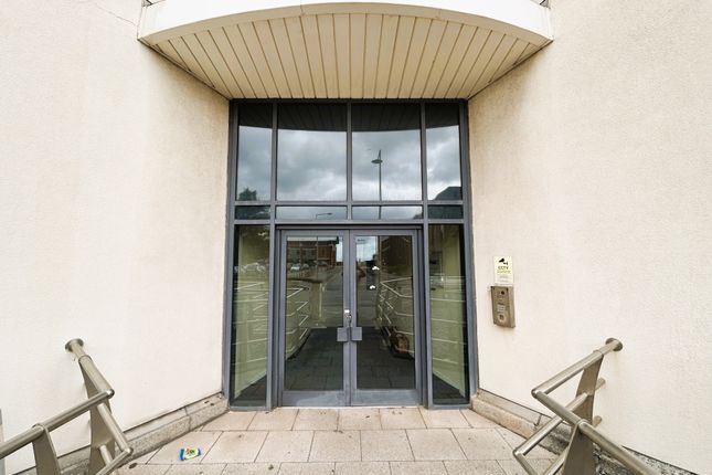 Apartment 99b, South Quay, Swansea photo 3