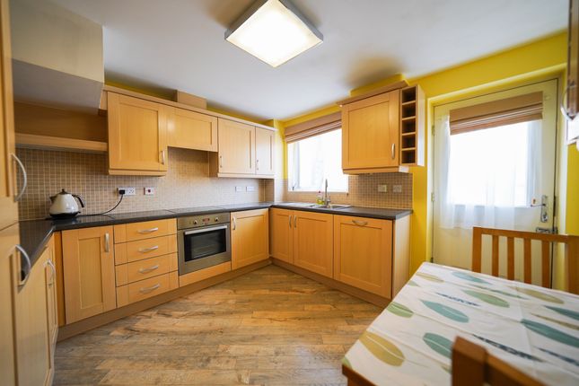 25 Clover Way, Leicester photo 4