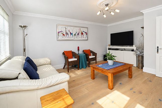60, Chineham Close, Fleet photo 3