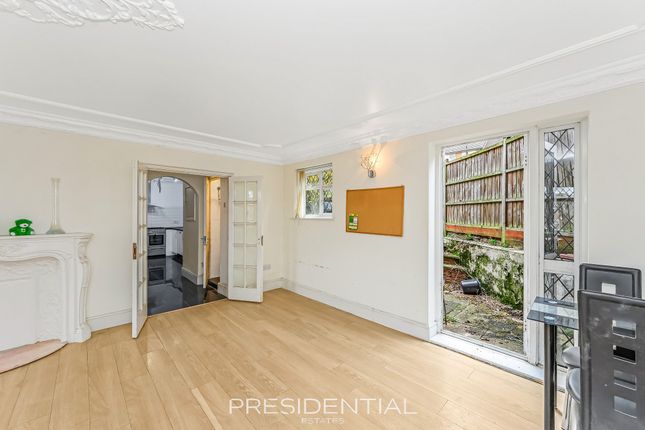 2 Goldingham Avenue, Loughton photo 5