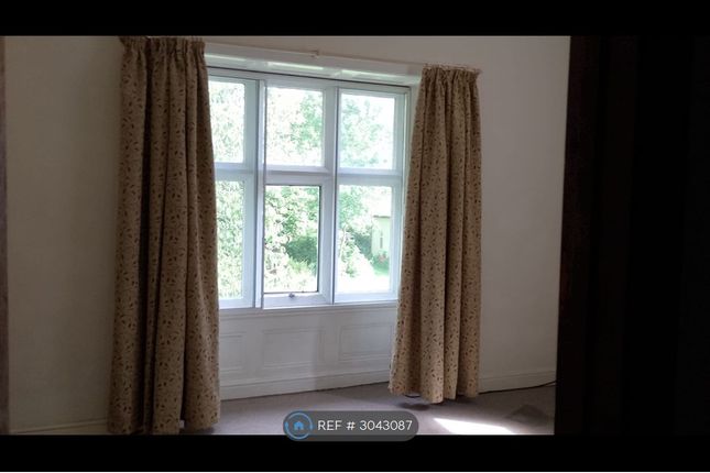 Flat, Bro Myrddin Merlins Hill Abergwili, Abergwili, Carmarthen photo 3