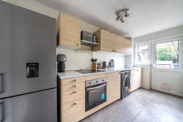 58, Nutfield Court, Southampton photo 3