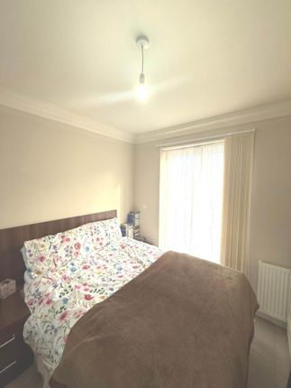 21, Reet Gardens, Slough photo 5
