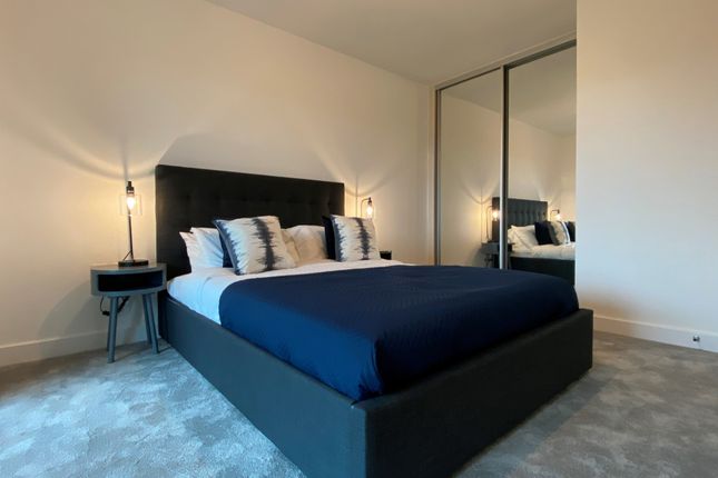 10 Kennington Court, Colindale Gardens, London photo 4