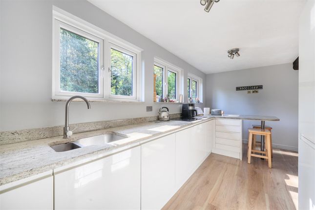 1, Oakdene, Ascot photo 2