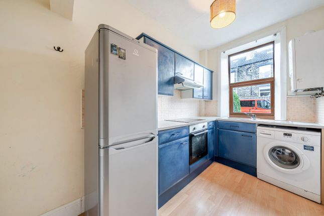 32, Pembroke Road, West Yorkshire photo 4