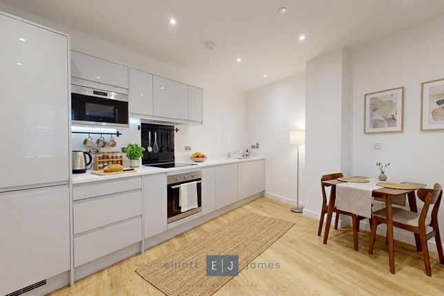 21 Luctons Close, Borders Lane, Loughton photo 2