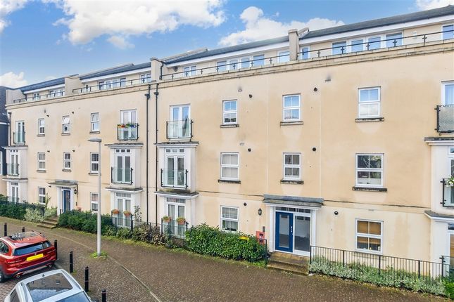 2-bed flat on Taylor Close, Tonbridge, £192,000