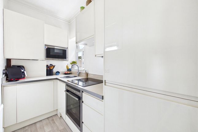 Flat 5, Haselmere, 21, Victoria Road, Suffolk photo 3