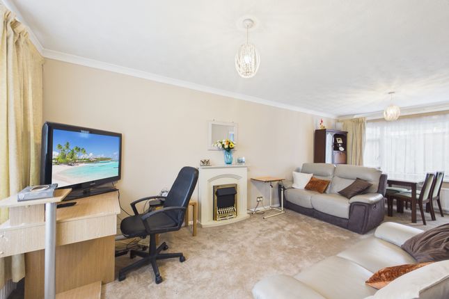 17 Tinkers Wood Road, High Wycombe photo 3