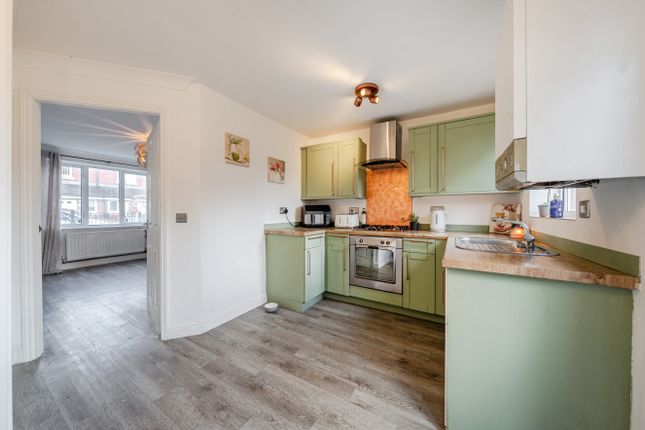 16, Gravenmoor Drive, Greater Manchester photo 4