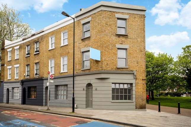 Terraced house to rent in Southwark Bridge Road, London