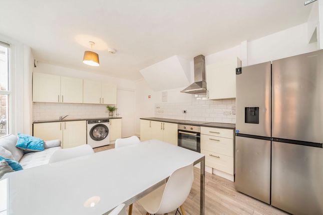 26, Ethnard Road, London photo 4