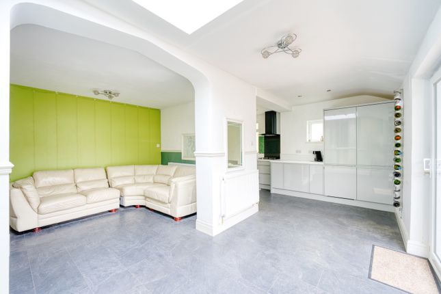 287 Milton Road, Weston s Mare photo 2