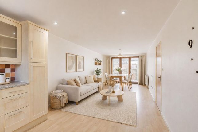 10 Valley Court, Nottingham photo 3