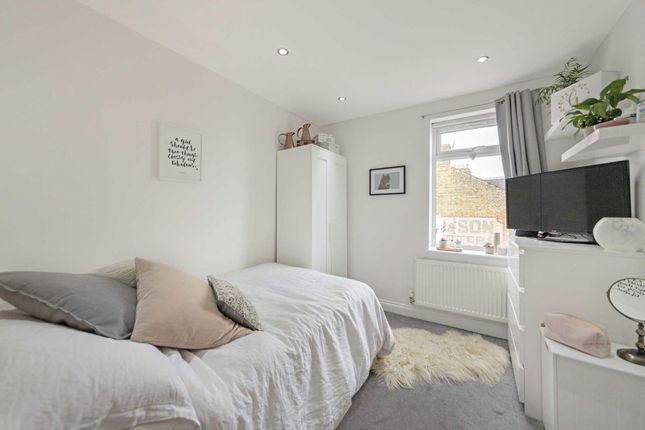 Flat 2, 105, Hamilton Road, London photo 3