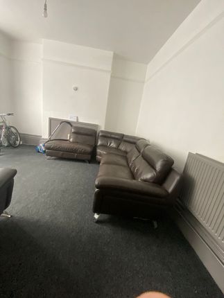 Room 4, 12 Peel Street, Hull photo 5