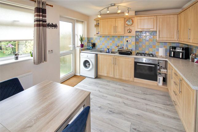 7, Briars Close, Swindon photo 3