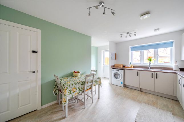 22, Clockbarn Way, Surrey photo 2